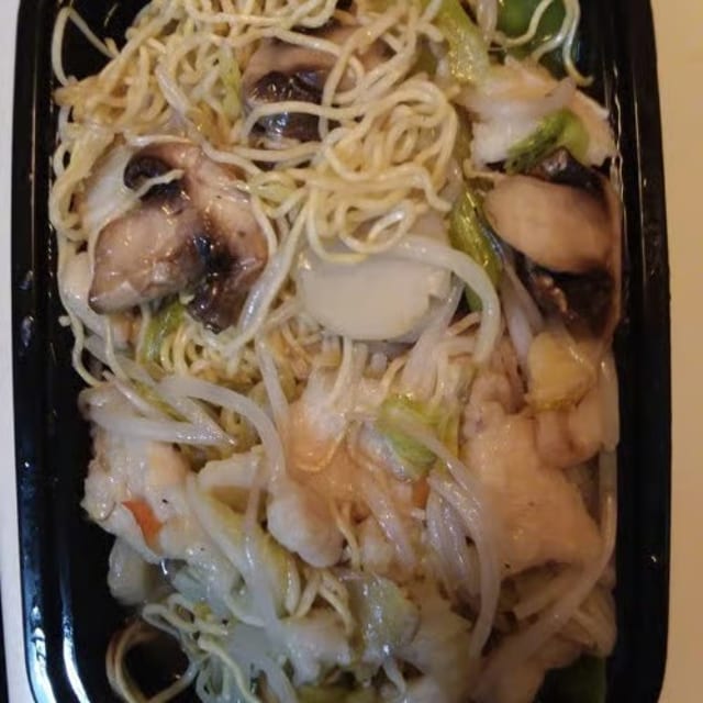 193. Chicken Lomein/Chow Mein Cantonese Noodles.