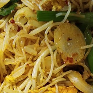 49. Singapore Rice Noodles (Hot & Spicy)